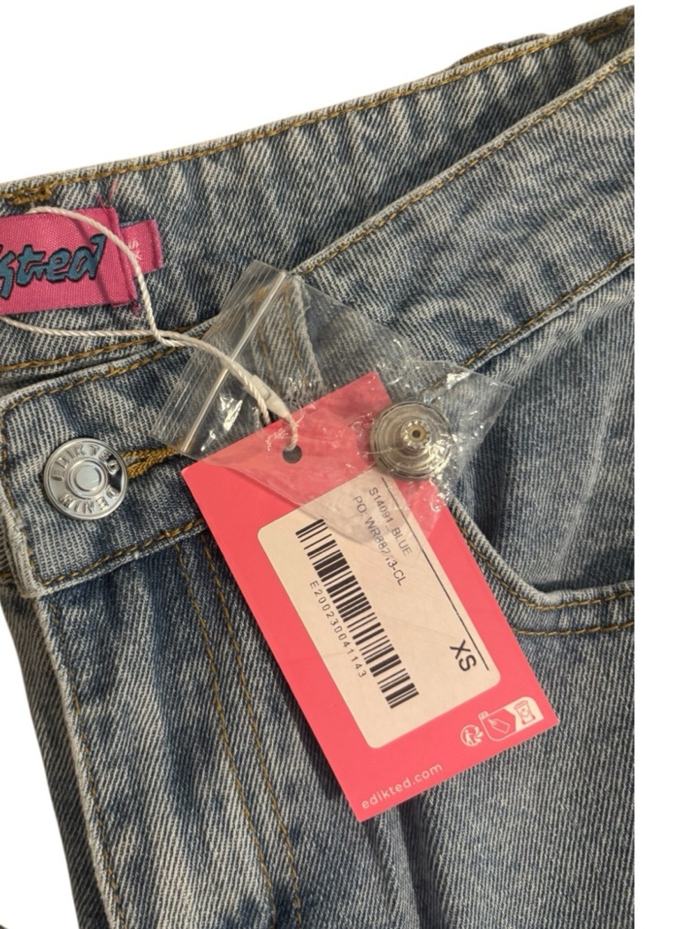 NWT Edikted Raelynn Washed Low Rise Jeans - Picture 2 of 4